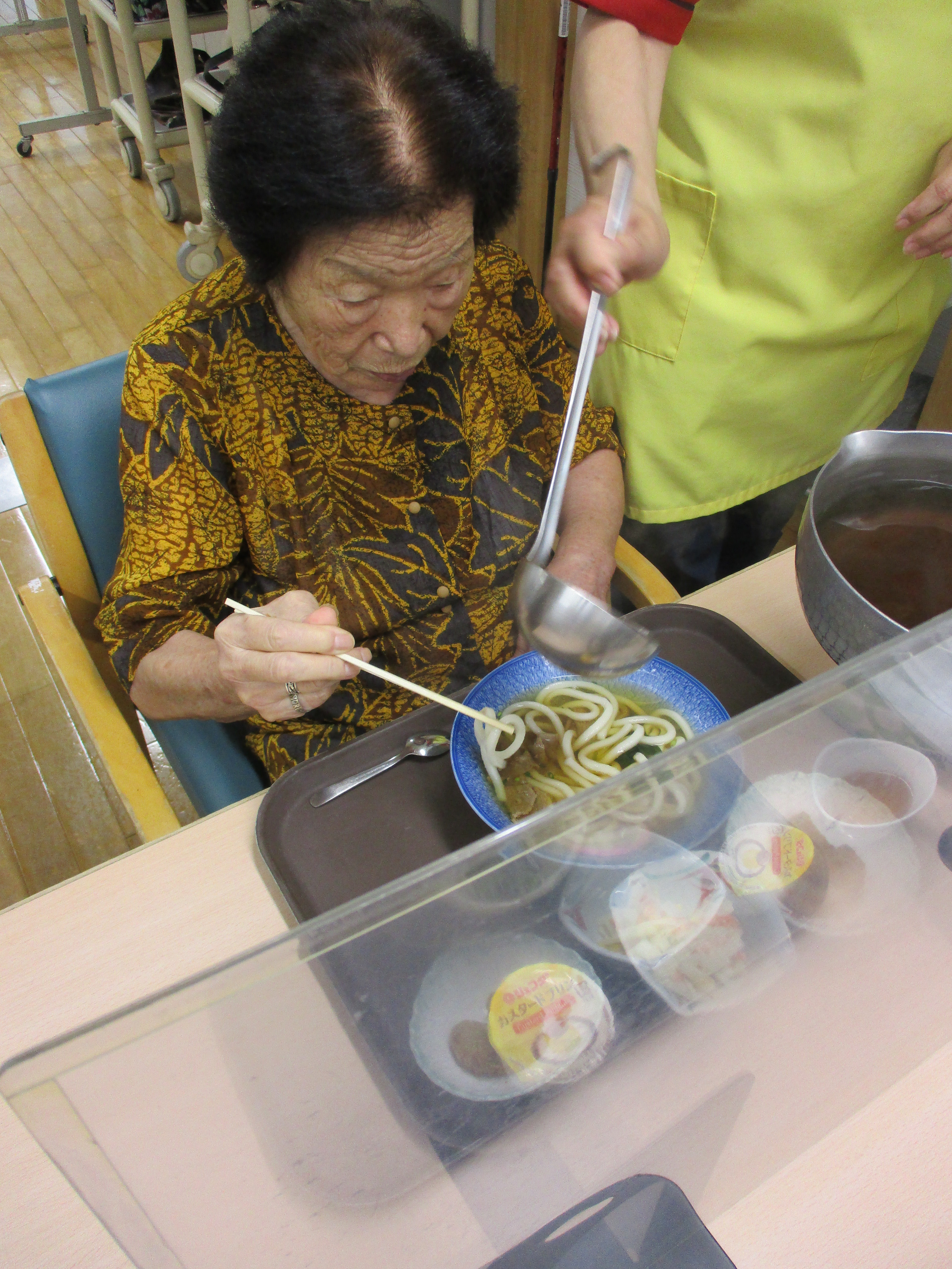 うどん昼食の写真