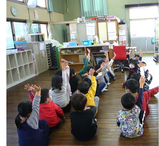 クラブ室内の子どもたちの写真