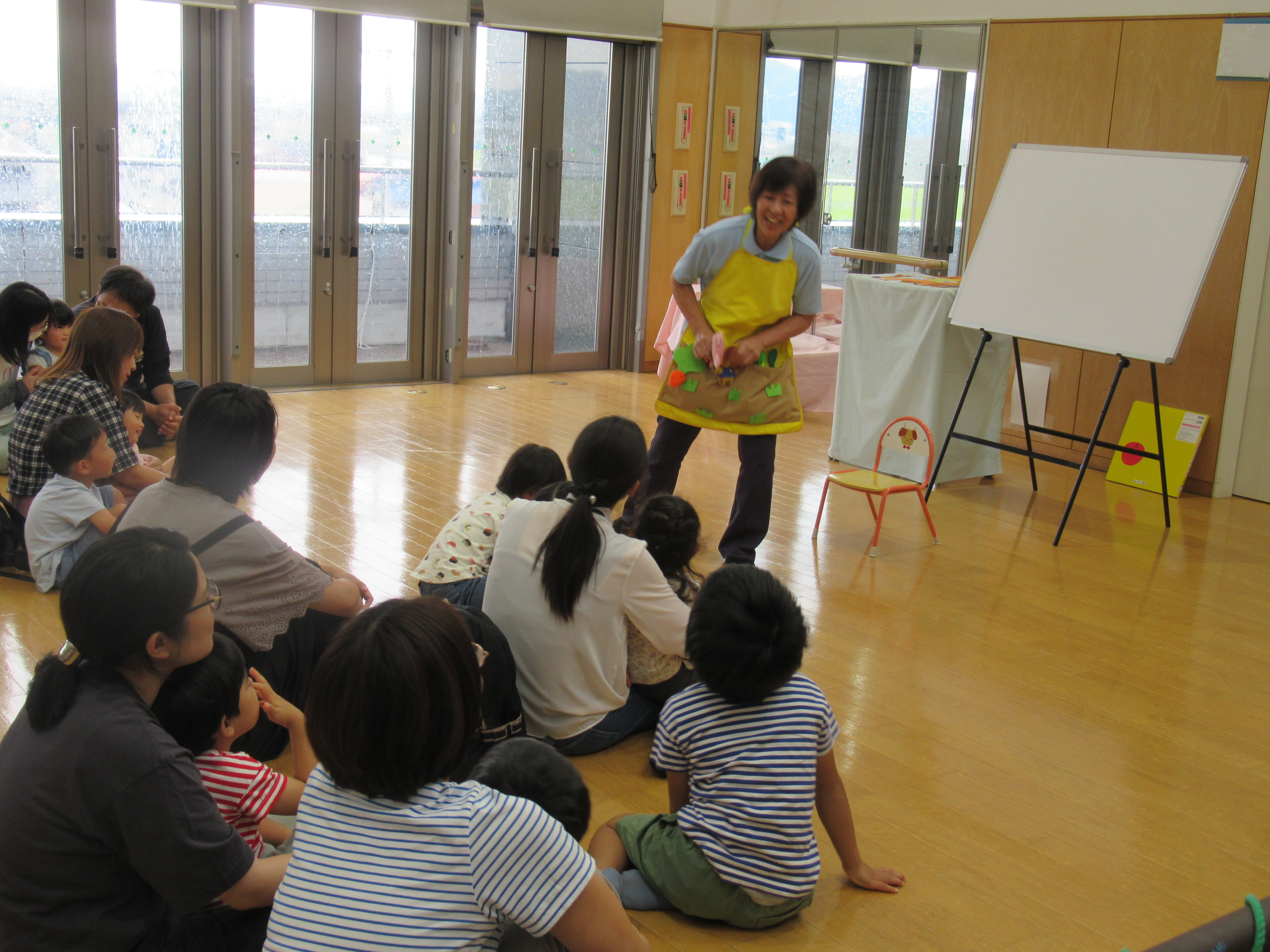 おはなしの広場の様子