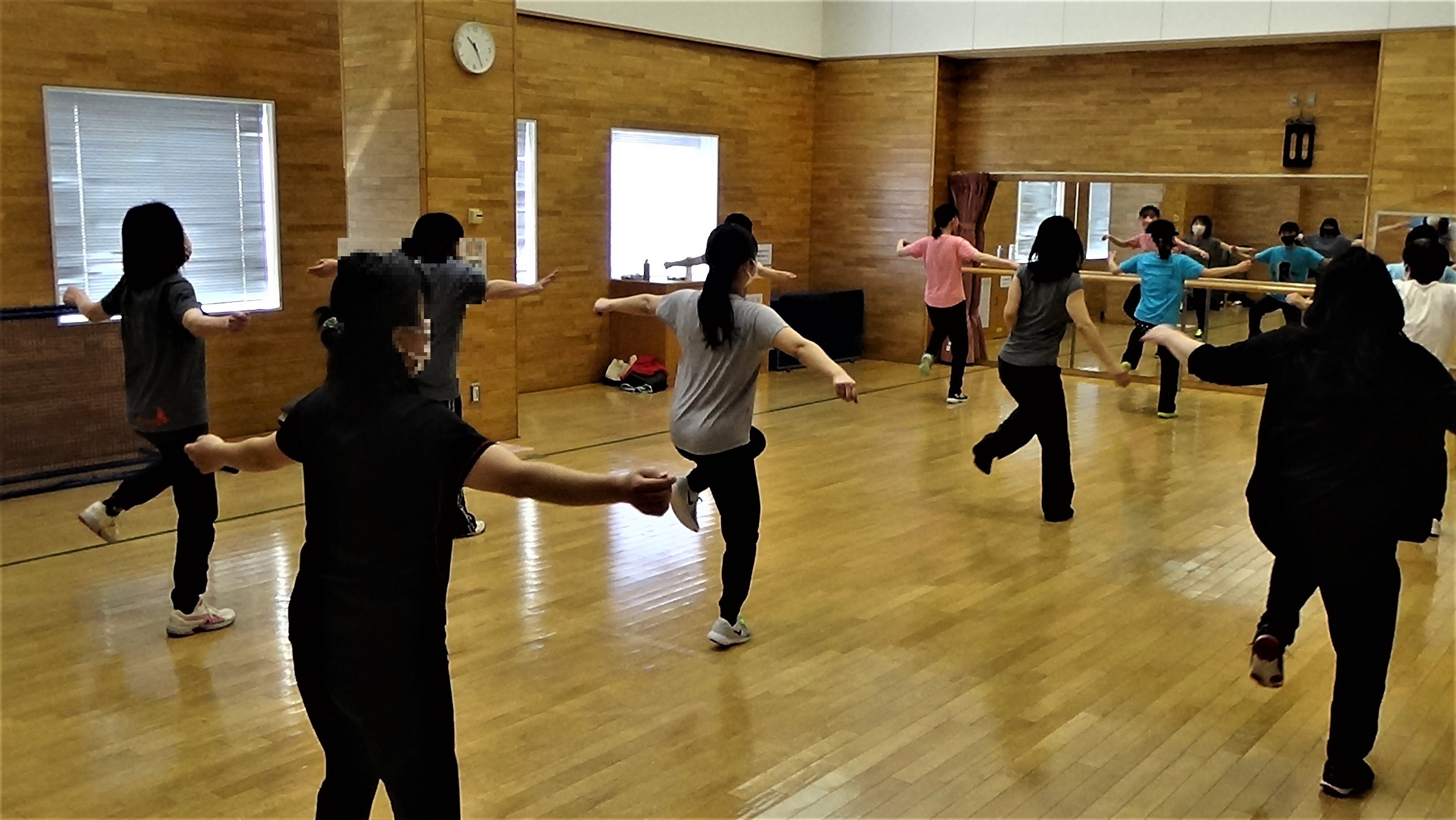 Enjoyシェイプアップ～エアロ＆コアトレ～（託児付）の講座風景