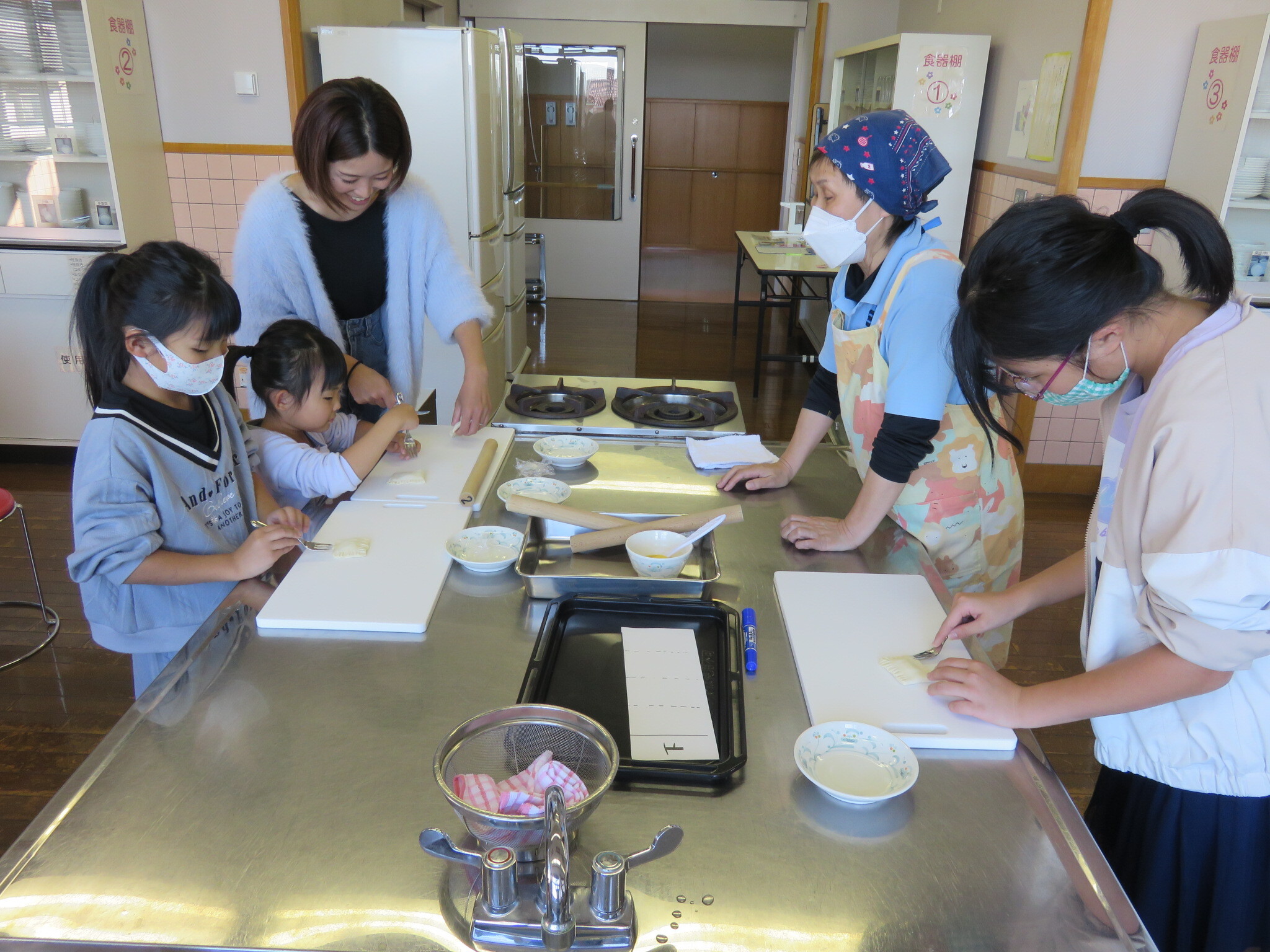 調理をする子どもたちの様子