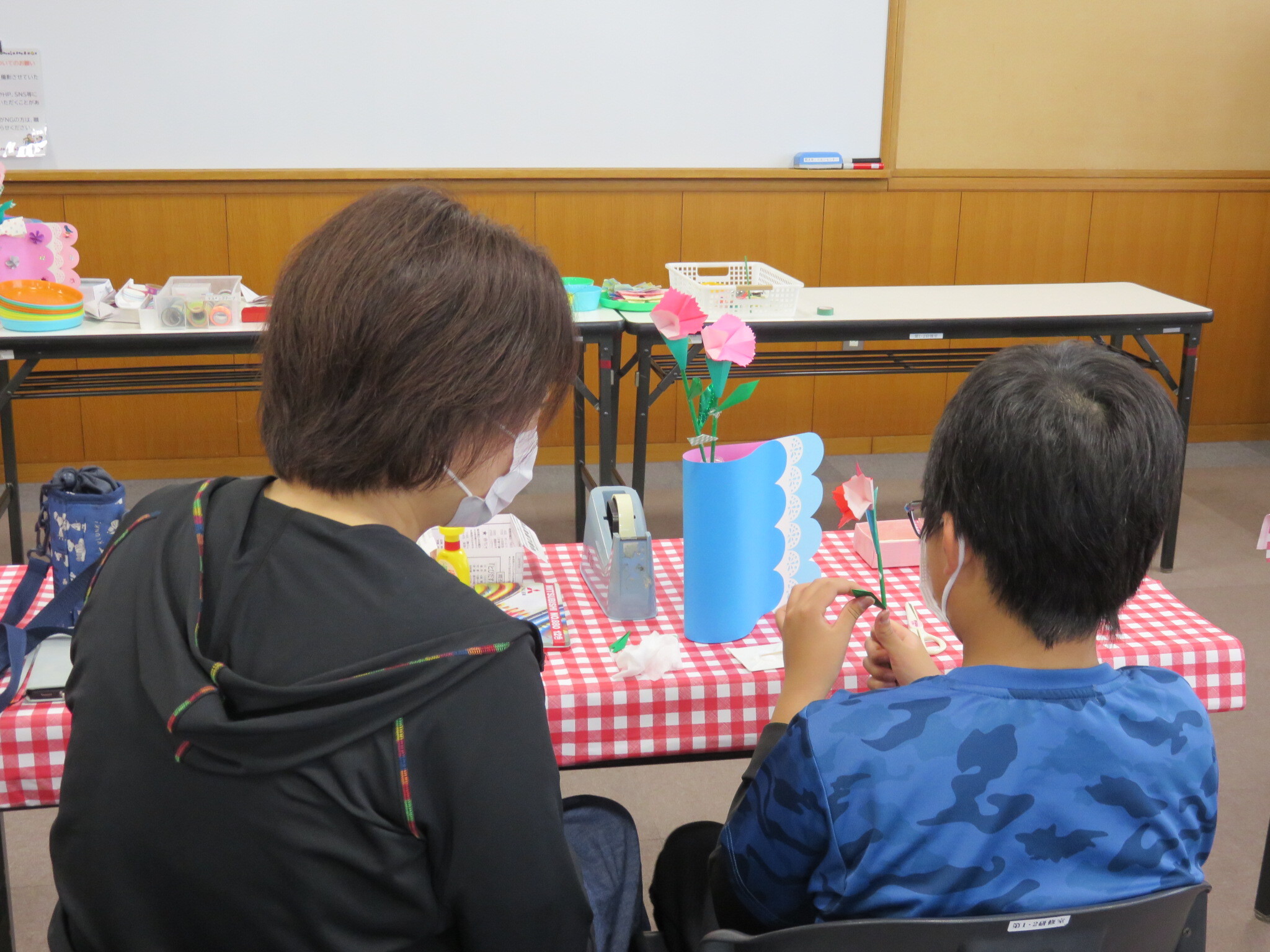 折り紙工作の様子