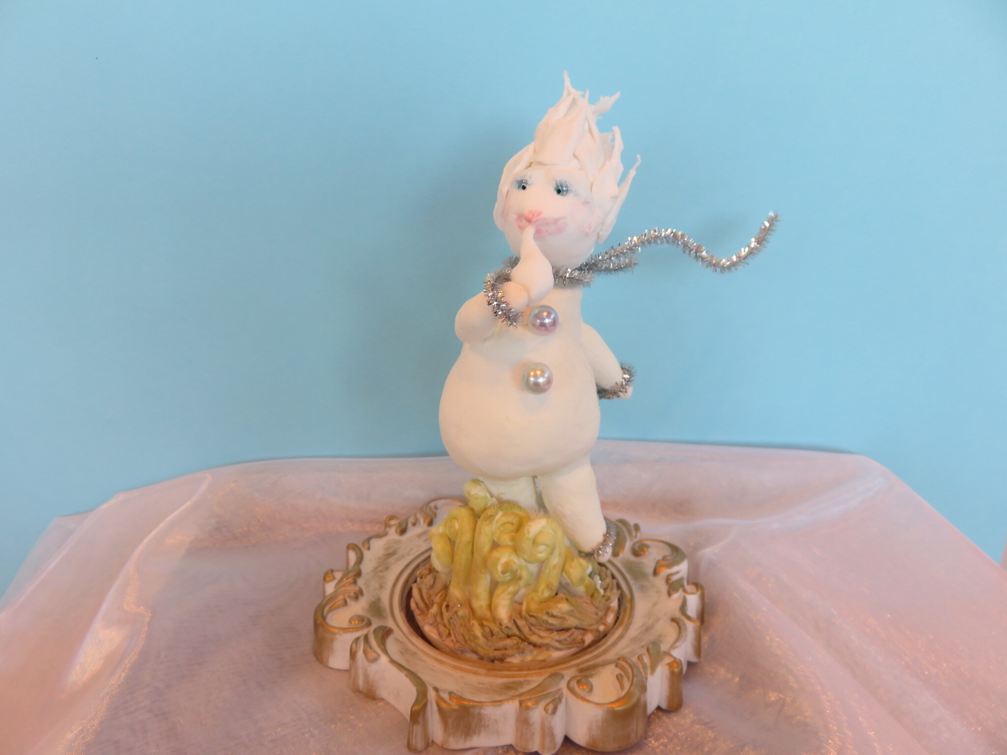 粘土工作の冬の妖精のイメージ写真