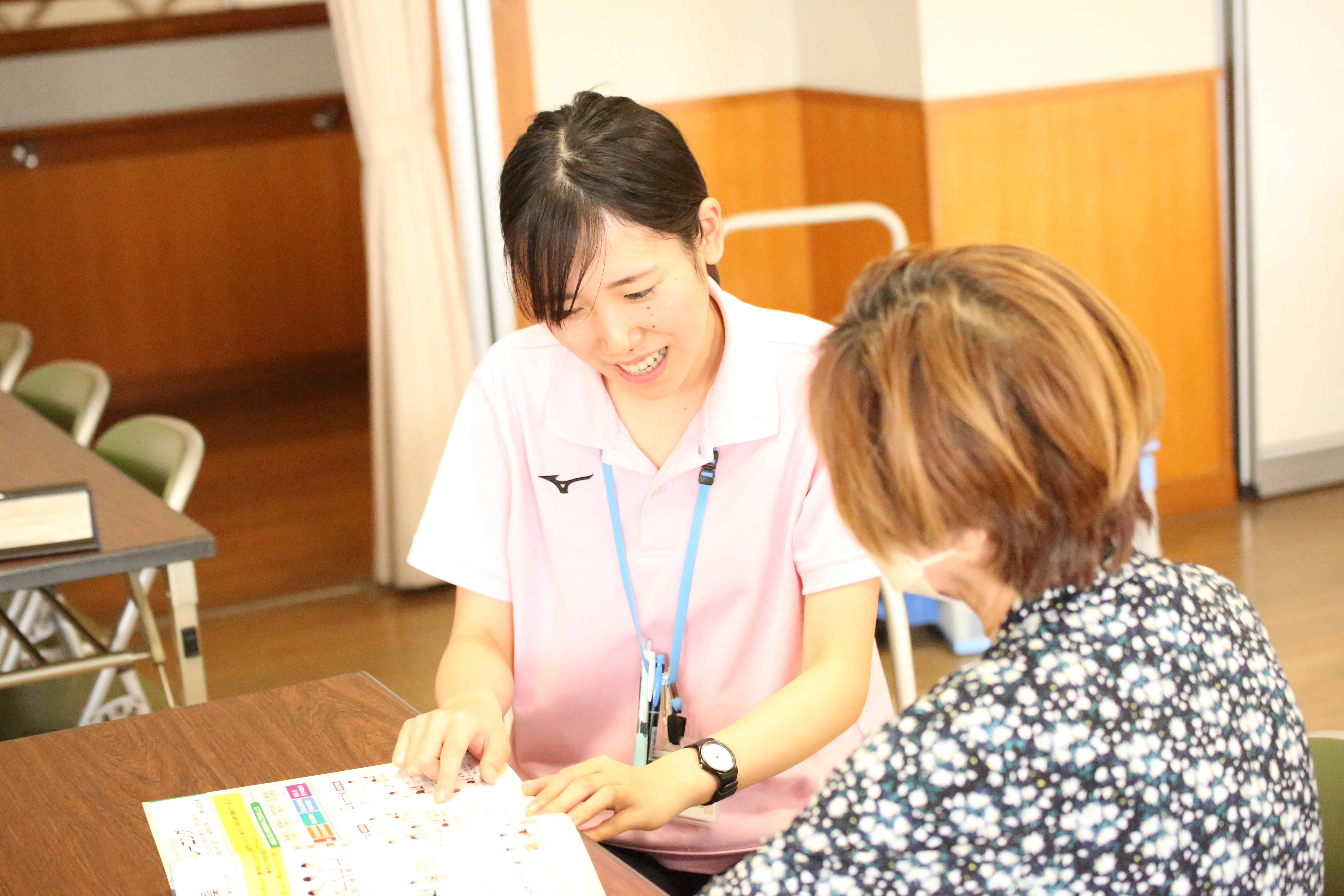 利用者と話をする様子